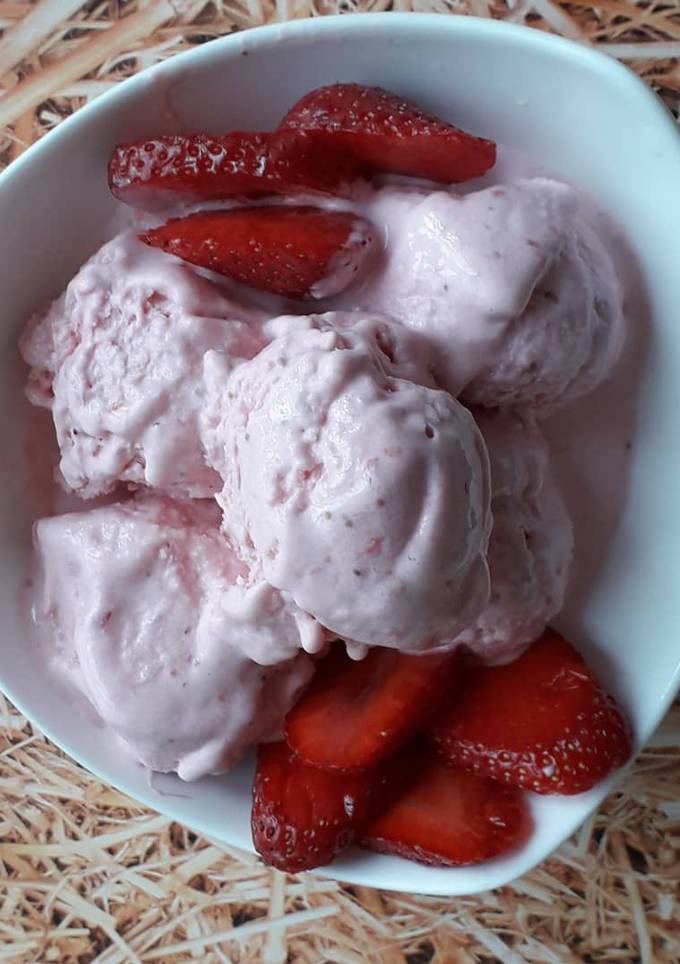 Клубничное мороженое