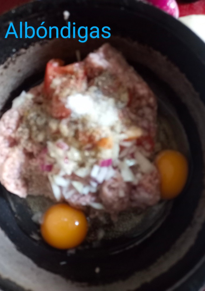 Una foto de Albóndigas con arroz