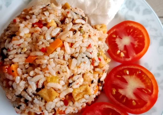 Cara Gampang Menyajikan Nasi Tomat Rumput Laut 😍😍😍 yang Bikin Ngiler