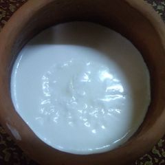 A picture of Homemade sour curd.