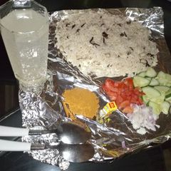 A picture of Garau garau shinkafa da wake.