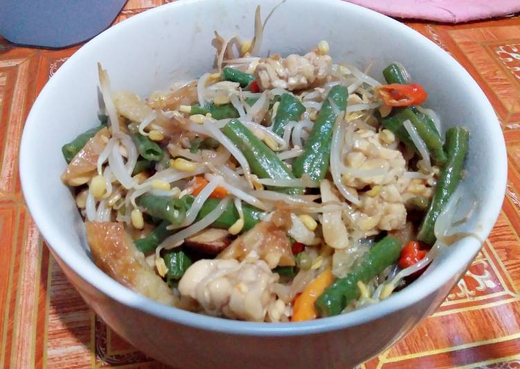 Bagaimana Menyiapkan Tumis taoge kacang panjang tempe saus tiram, Enak Banget