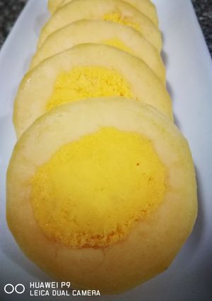 A picture of Mango stuffed Mango icecream.