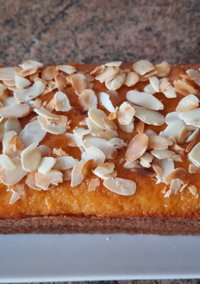Una foto de Bizcocho de naranja muy esponjoso y delicioso 😋
