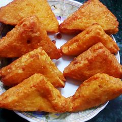 A picture of Bread pakoda.