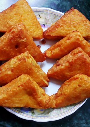 A picture of Bread pakoda.
