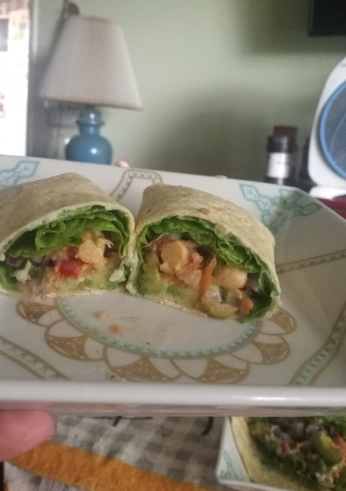 Una foto de Burritos veganos mediterráneos (🌱)