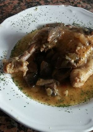 Una foto de Pollo con salsa de setas