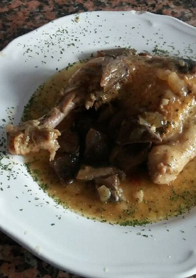 Una foto de Pollo con salsa de setas