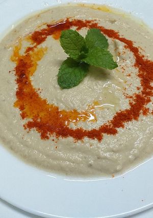 A picture of Creamy Arabian Hummus.