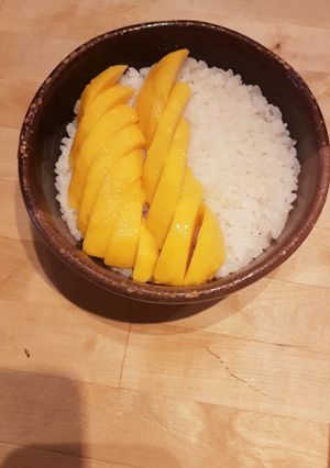 Una foto de Arroz con coco y mango