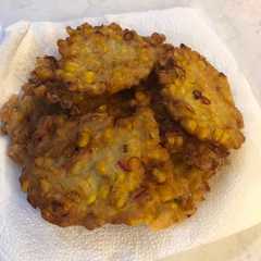 A picture of Bakwan jagung garing kriuk.