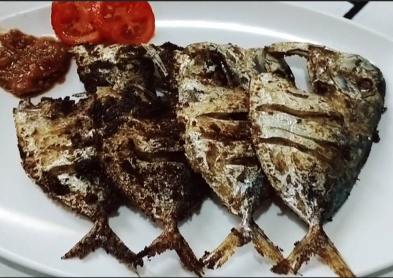6. Ikan goreng bumbu rujak