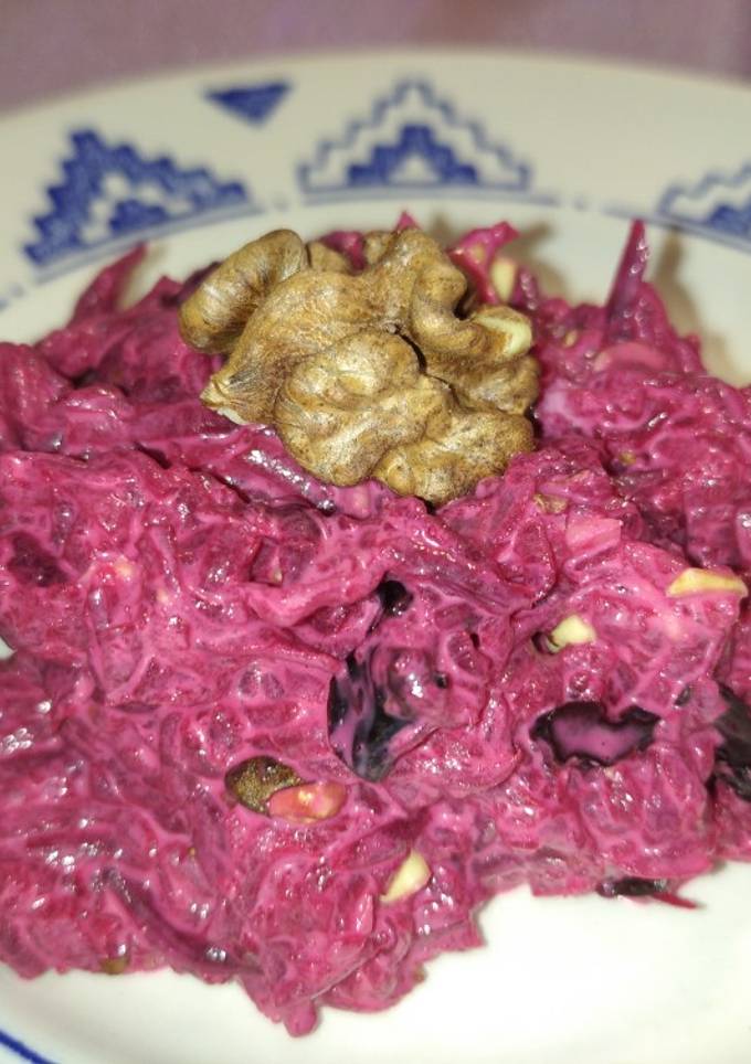 Салат буряковий з чорносливом та горіхами