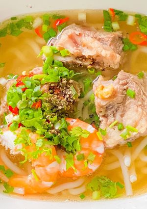 Hình của món Bánh canh (hoặc Hủ tiếu) TÔM và SƯỜN.