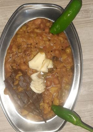 સ્વામીનારાયણ ખીચડી (Swaminarayan Khichdi Recipe In Gujarati) રેસીપી મુખ્ય ફોટો
