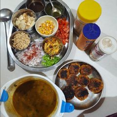 A picture of Ragda patties.