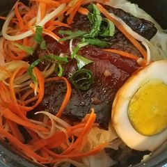 A picture of Teriyaki Eel over brown rice 鳗鱼盖饭.
