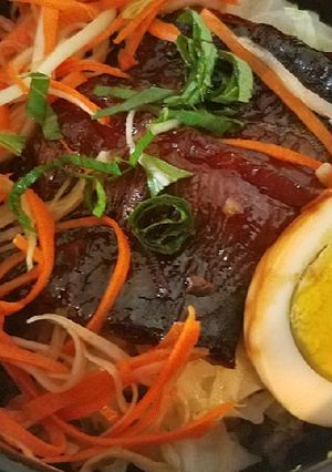 A picture of Teriyaki Eel over brown rice 鳗鱼盖饭.