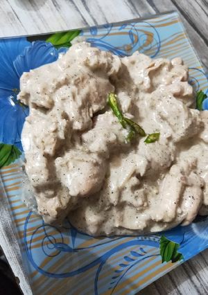 A picture of Cream chicken.