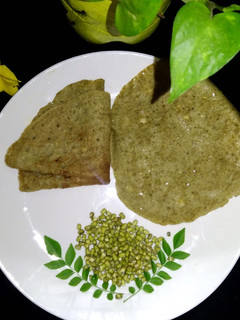 ग्रीन मूंग दाल चिला (green moong dal cheela recipe in Hindi) रेसिपी मुख्य फोटो