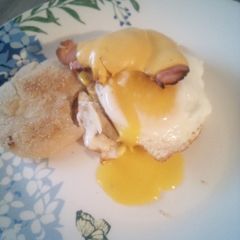 A picture of Muffins on Eggs.