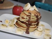 Une photo de pancake compote