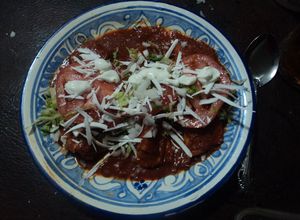 Una foto de Enchiladas navideñas con salsa de 13 chiles mexicanos estilo ranchero las Correa del Ocote