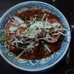Enchiladas navideñas con salsa de 13 chiles mexicanos estilo ranchero las Correa del Ocote