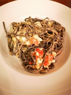 Ofen-Feta /Tomaten mit Sepia-Nudeln Rezepthauptbild