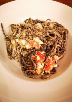 Ofen-Feta /Tomaten mit Sepia-Nudeln Rezepthauptbild