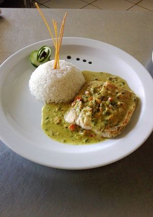 Una foto de Filete de róbalo en leche de almendras y especias frescas!!