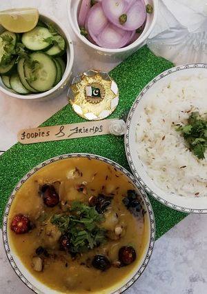 A picture of Gosht daal.
