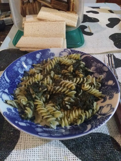 Una foto de Fideos con espinacas salteadas