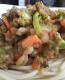 Espaguetis con ensalada tibia de vegetales...🍝