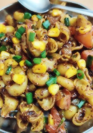 મસાલા મેક્રોની (Masala Macaroni Recipe In Gujarati) રેસીપી મુખ્ય ફોટો