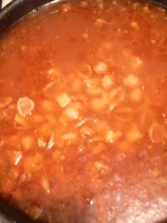 Una foto de Sopa de pasta con chorizo, salchicha y papas