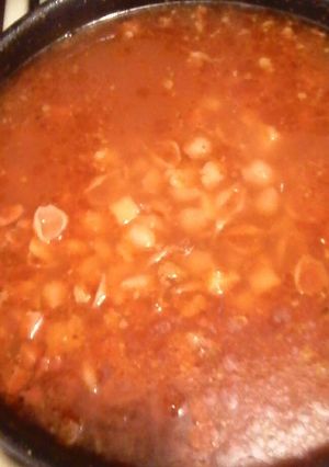 Una foto de Sopa de pasta con chorizo, salchicha y papas