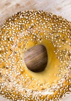 A picture of 1 min microwave bagel.