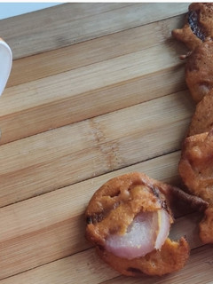 प्याज़ के पकौड़े (pyaz ke pakode recipe in Hindi) रेसिपी मुख्य फोटो