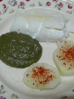 Una foto de Bacalao al vapor con crema de espinacas y patata. Thermomix