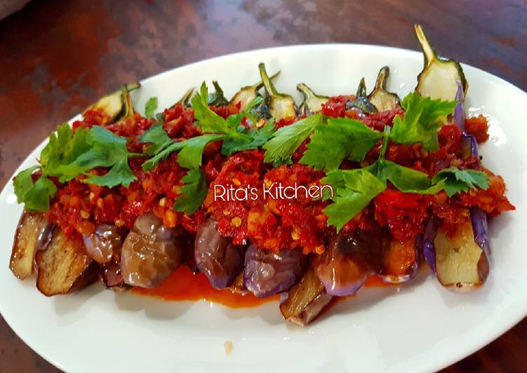 Bagaimana Membuat Vegetarian Balado terong yang Enak Banget