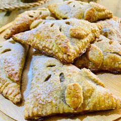 A picture of Apple Turnovers.