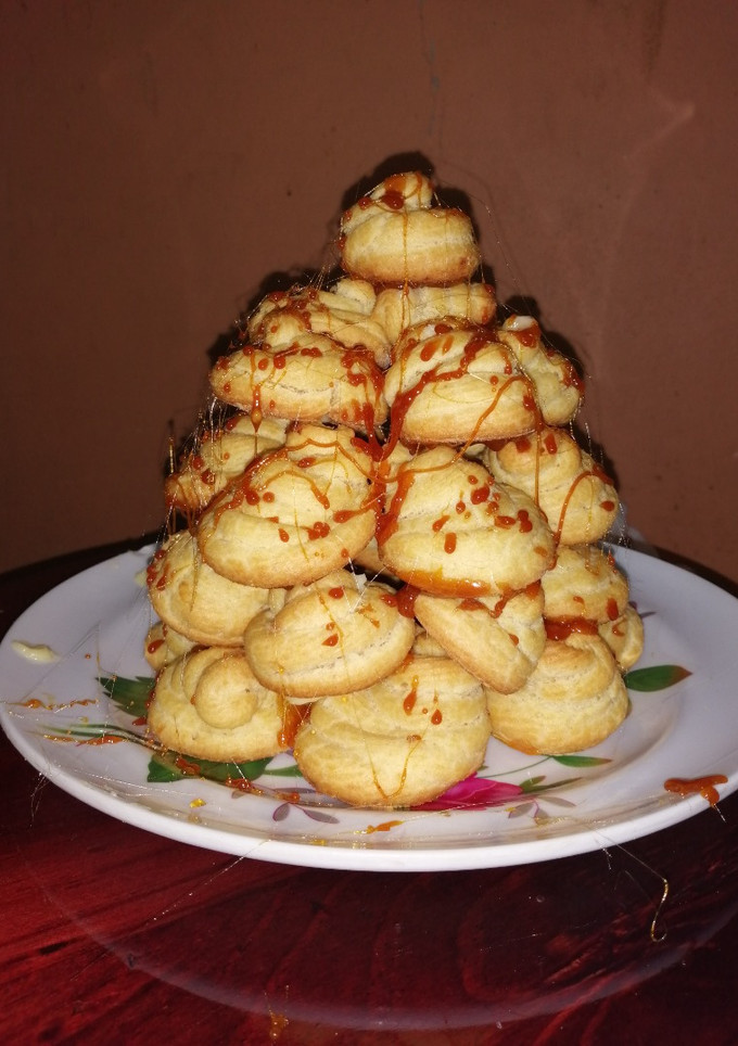 Una foto de Masa de choux y crema pastelera (Croquembouche)