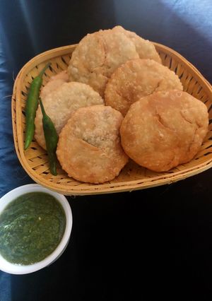मटर की कचौड़ी (Matar kachori recipe in hindi) रेसिपी मुख्य फोटो