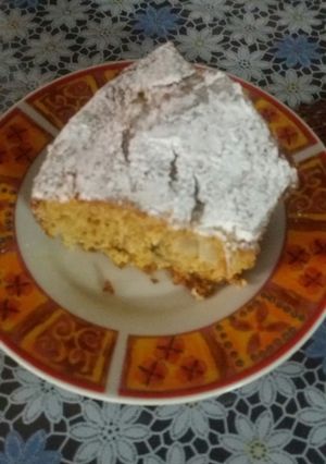Una foto de Fácil, re fácil mezclamos todo. Torta de peras y algo más.
