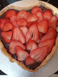 Una foto de Tartaleta corazón de chocolate y fresas