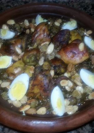 صورة لوصفة طاجين الدجاج بالبصل و الزبيب