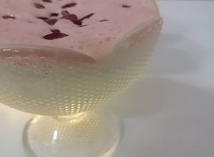 صورة لوصفة عصير الايسكريم موز ورمان