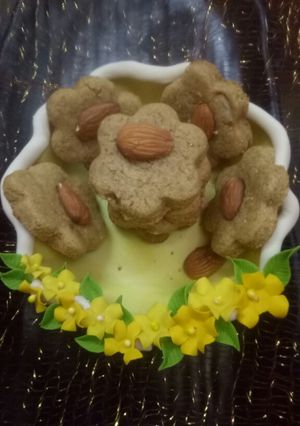 A picture of Missi aata almonds cookies.